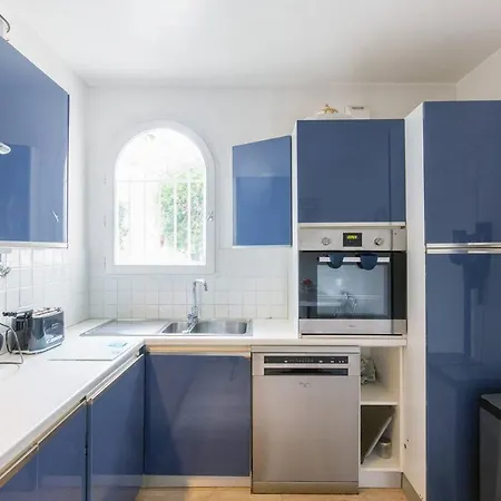 Perfect Family House In Cap D'antibes With Tennis Court Вилла